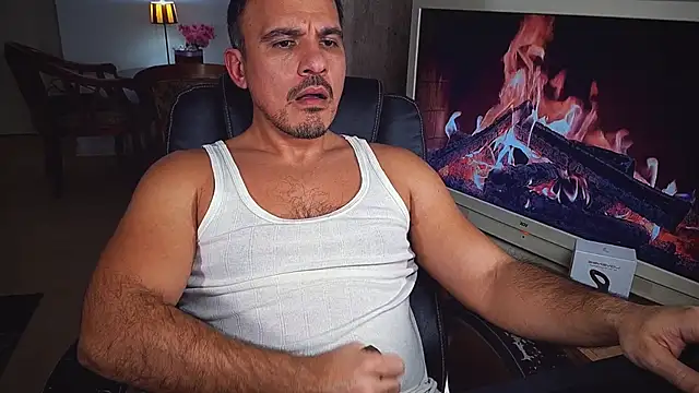 Snapshot of officeman7 chatting on 12/11/24, 05:15 officeman7 online show from 12/11/24, 05:15