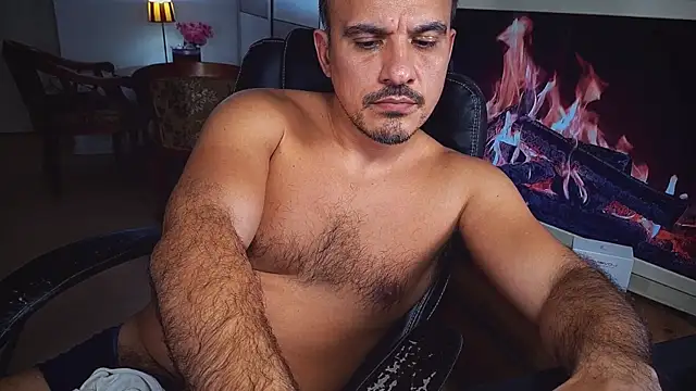 Snapshot of officeman7 chatting on 12/11/24, 08:18 officeman7 online show from 12/11/24, 08:18