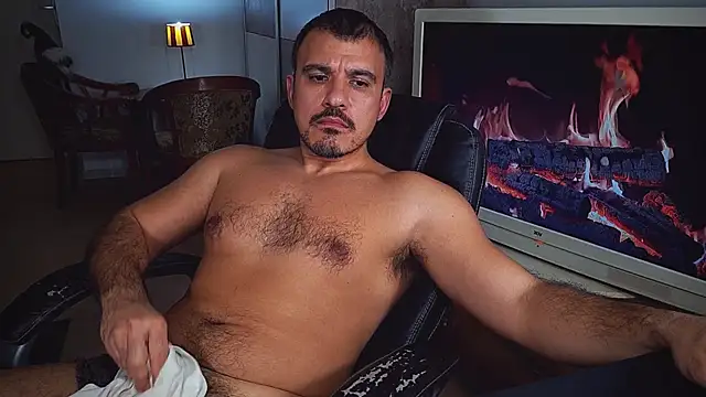 Snapshot of officeman7 chatting on 12/20/24, 08:55 officeman7 online show from 12/20/24, 08:55