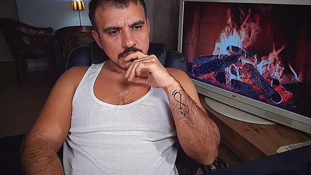 Snapshot of officeman7 chatting on 12/27/24, 08:39 officeman7 online show from 12/27/24, 08:39