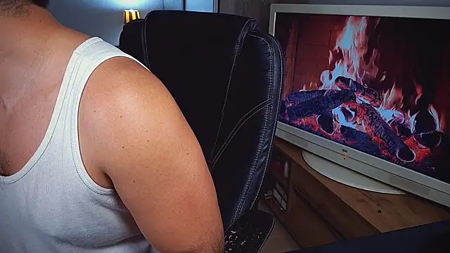 Snapshot of officeman7 chatting on 01/04/25, 08:27 officeman7 online show from 01/04/25, 08:27