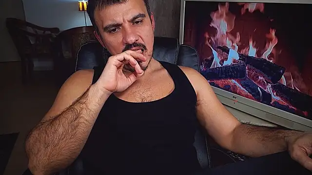 Snapshot of officeman7 chatting on 01/13/25, 05:23 officeman7 online show from 01/13/25, 05:23