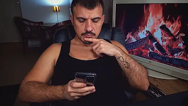 Snapshot of officeman7 chatting on 01/24/25, 05:11 officeman7 online show from 01/24/25, 05:11