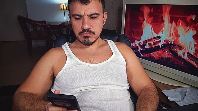 Snapshot of officeman7 chatting on 02/09/25, 04:07 officeman7 online show from 02/09/25, 04:07