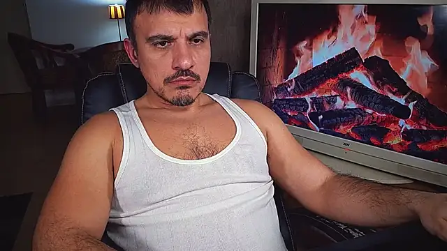 Snapshot of officeman7 chatting on 02/16/25, 04:42 officeman7 online show from 02/16/25, 04:42