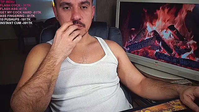 Snapshot of officeman7 chatting on 03/05/25, 04:57 officeman7 online show from 03/05/25, 04:57