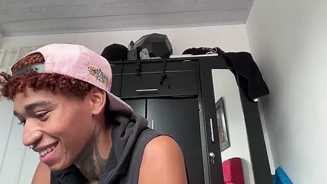 sexy blacks  online show from 01/06/25, 08:39
