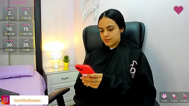 Snapshot of ChloeHarper_ chatting on 11/05/25, 01:11 ChloeHarper online show from 11/05/25, 01:11