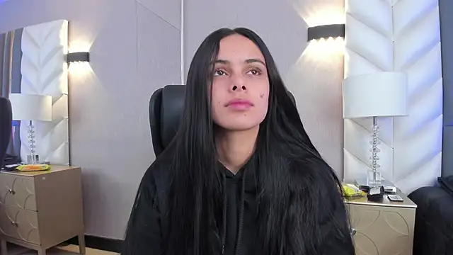 Snapshot of ChloeHarper_ chatting on 12/15/25, 11:36 ChloeHarper online show from 12/15/25, 11:36