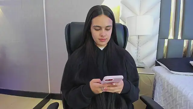 ChloeHarper  online show from 06/04/26, 11:49