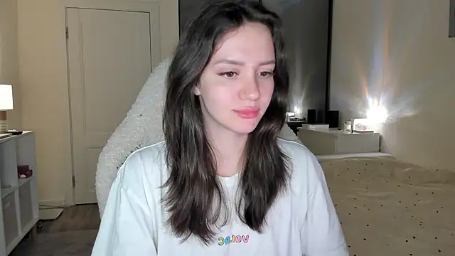 Sonia moon  online show from 10/28/25, 02:59