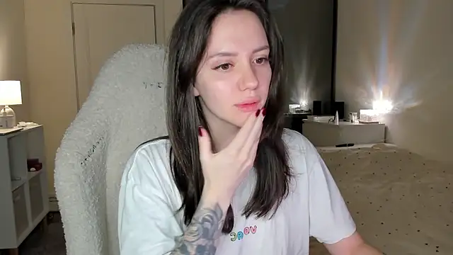 Sonia moon  online show from 10/29/25, 02:25