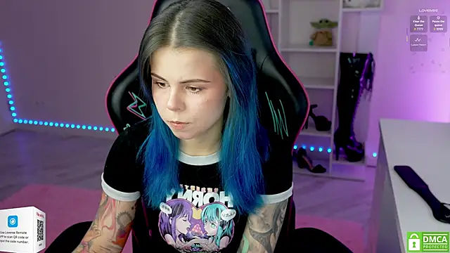 Snapshot of Latex_Kitty chatting on 11/11/25, 11:54 Latex Kitty online show from 11/11/25, 11:54