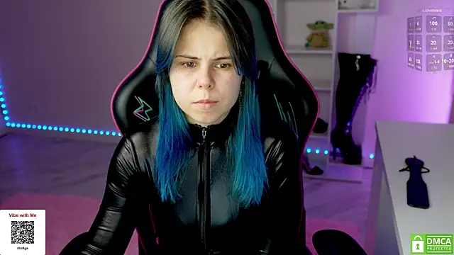 Snapshot of Latex_Kitty chatting on 11/21/25, 04:27 Latex Kitty online show from 11/21/25, 04:27