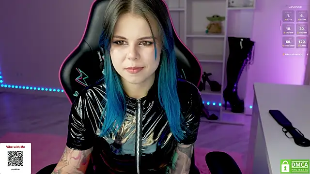 Snapshot of Latex_Kitty chatting on 11/22/25, 02:05 Latex Kitty online show from 11/22/25, 02:05