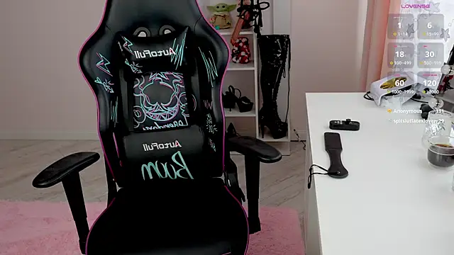 Snapshot of Latex_Kitty chatting on 05/12/26, 02:36 Latex Kitty online show from 05/12/26, 02:36