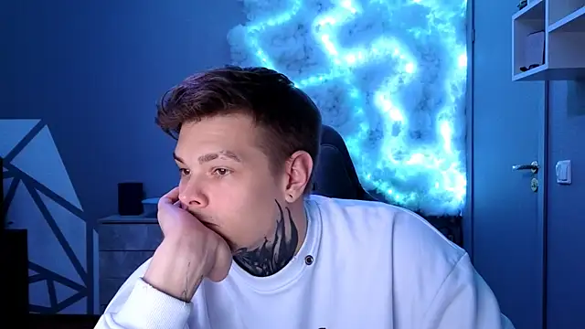 DENIS HERE online show from 12/02/24, 12:29