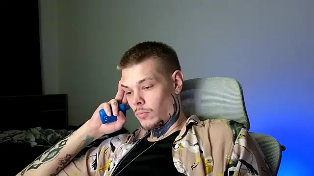 DENIS HERE online show from 06/10/26, 07:02