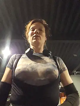 Snapshot of Exhibitionsplit chatting on 09/21/25, 09:38 Exhibitionsplit online show from 09/21/25, 09:38