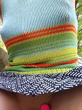 Snapshot of Exhibitionsplit chatting on 10/13/25, 11:10 Exhibitionsplit online show from 10/13/25, 11:10