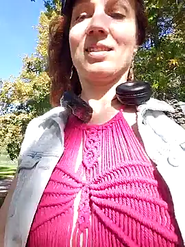 Snapshot of Exhibitionsplit chatting on 10/14/25, 01:12 Exhibitionsplit online show from 10/14/25, 01:12