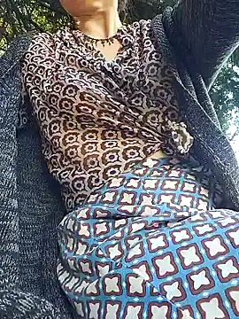 Snapshot of Exhibitionsplit chatting on 10/17/25, 11:46 Exhibitionsplit online show from 10/17/25, 11:46