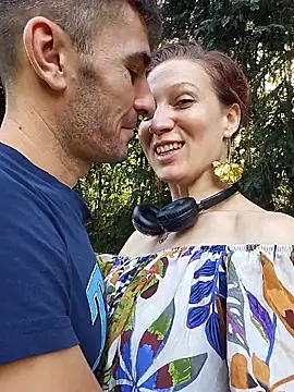 Snapshot of Exhibitionsplit chatting on 10/22/25, 11:10 Exhibitionsplit online show from 10/22/25, 11:10