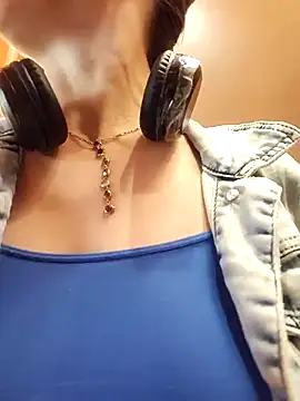 Snapshot of Exhibitionsplit chatting on 10/23/25, 11:31 Exhibitionsplit online show from 10/23/25, 11:31