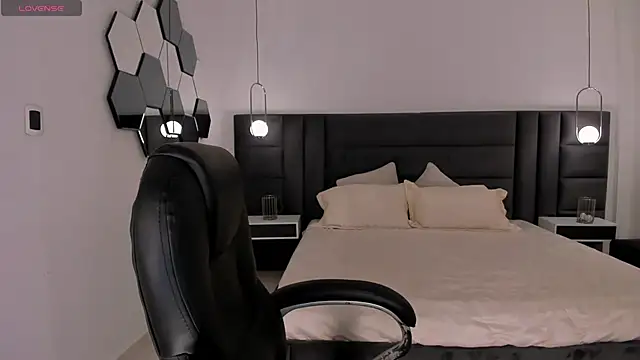 SussanElliot online show from 10/22/25, 09:53