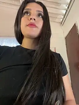 Snapshot of violet-333 chatting on 10/06/25, 06:38 violet-333 online show from 10/06/25, 06:38