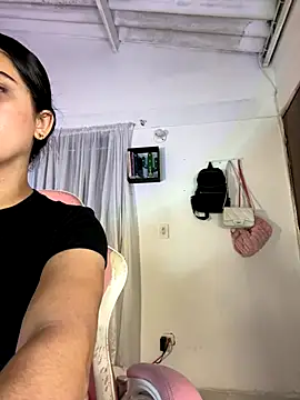 Snapshot of violet-333 chatting on 10/08/25, 04:21 violet-333 online show from 10/08/25, 04:21