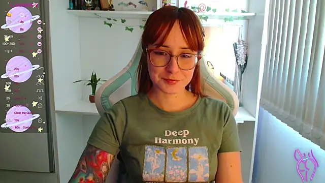 Snapshot of Ahrya_ chatting on 11/11/25, 12:27 Ahrya online show from 11/11/25, 12:27