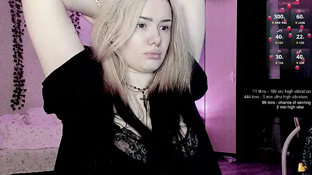 strawberry elfcat online show from 06/11/26, 02:53