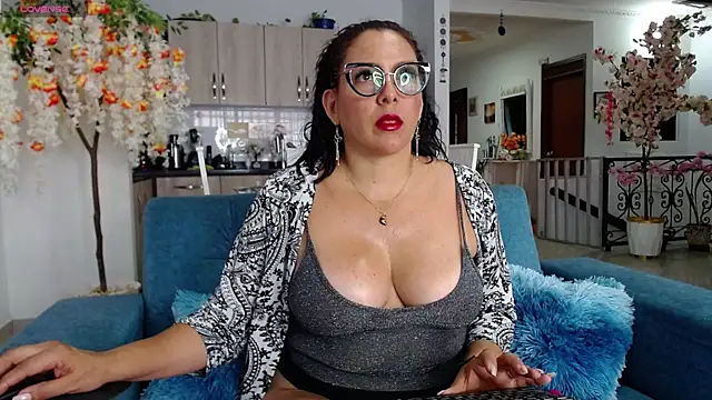 dakota johnson10 online show from 09/19/25, 07:03