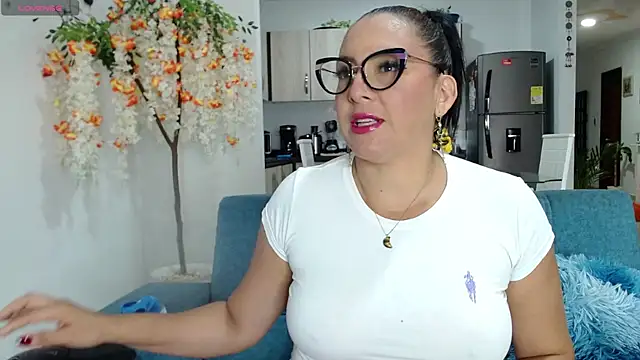 dakota johnson10 online show from 10/05/25, 10:57