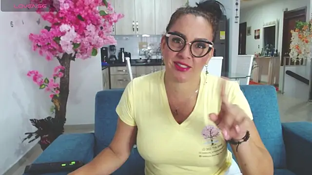 dakota johnson10 online show from 10/26/25, 11:27