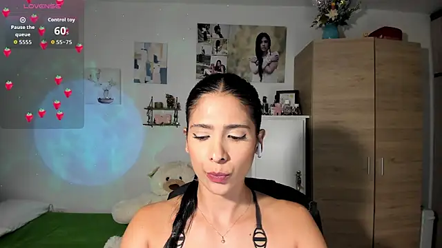 VeronikaOlsen online show from 10/07/25, 07:22