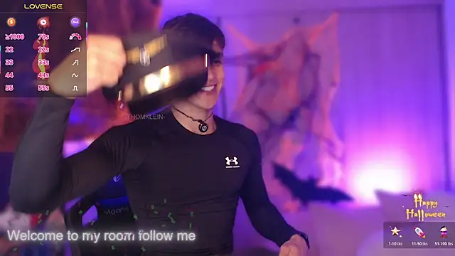 Snapshot of thomklein chatting on 10/29/25, 07:04 thomklein online show from 10/29/25, 07:04