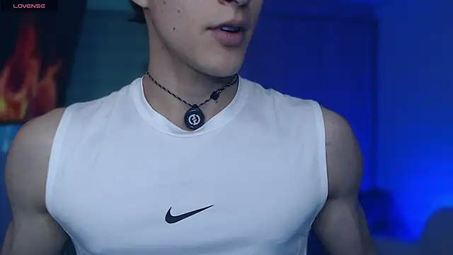 Snapshot of thomklein chatting on 11/08/25, 07:01 thomklein online show from 11/08/25, 07:01