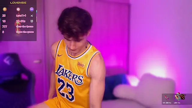 Snapshot of thomklein chatting on 11/26/25, 07:04 thomklein online show from 11/26/25, 07:04