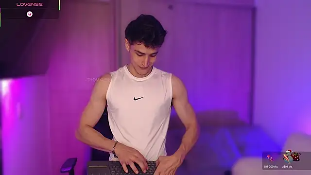 Snapshot of thomklein chatting on 12/01/25, 07:52 thomklein online show from 12/01/25, 07:52