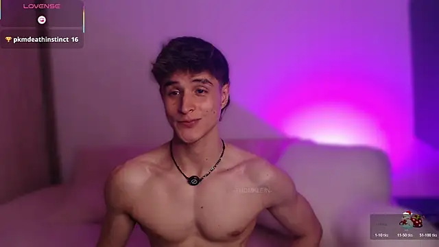 Snapshot of thomklein chatting on 12/13/25, 07:53 thomklein online show from 12/13/25, 07:53