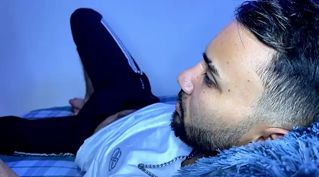 Snapshot of Dar_milk chatting on 02/17/25, 07:42 Dar milk online show from 02/17/25, 07:42