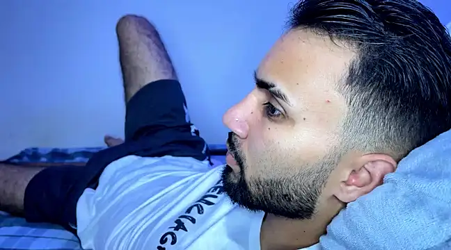 Snapshot of Dar_milk chatting on 02/18/25, 05:20 Dar milk online show from 02/18/25, 05:20