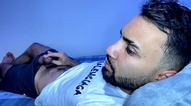 Snapshot of Dar_milk chatting on 02/18/25, 08:25 Dar milk online show from 02/18/25, 08:25