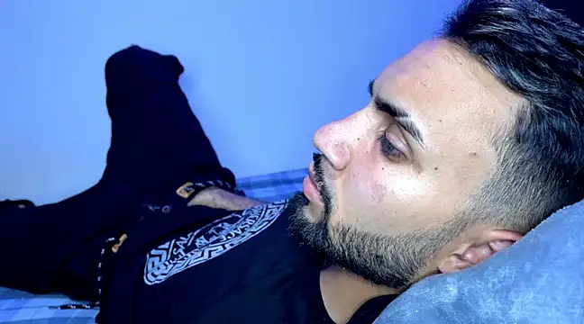 Snapshot of Dar_milk chatting on 02/19/25, 05:05 Dar milk online show from 02/19/25, 05:05