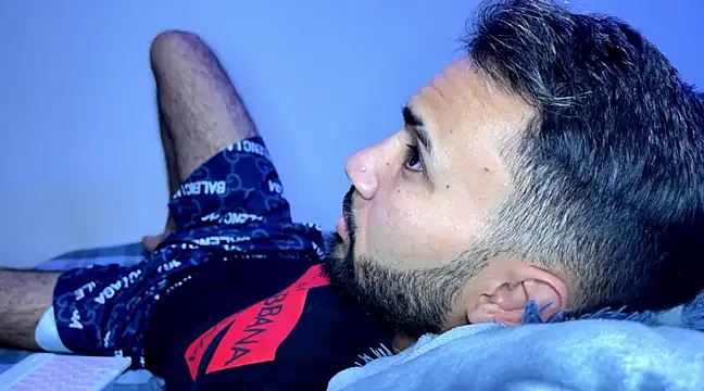 Snapshot of Dar_milk chatting on 02/23/25, 01:42 Dar milk online show from 02/23/25, 01:42