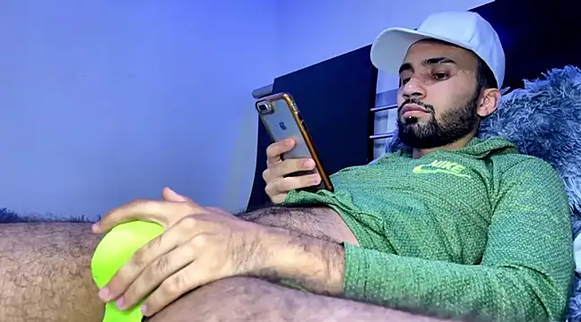 Snapshot of Dar_milk chatting on 03/08/25, 05:17 Dar milk online show from 03/08/25, 05:17