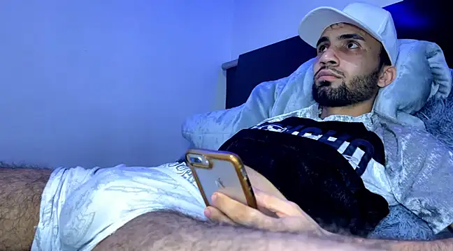 Snapshot of Dar_milk chatting on 03/18/25, 05:31 Dar milk online show from 03/18/25, 05:31