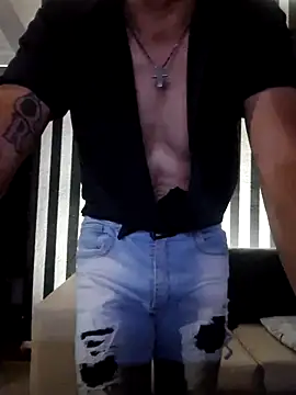 Snapshot of pretorianoo53 chatting on 10/26/25, 03:45 pretorianoo53 online show from 10/26/25, 03:45